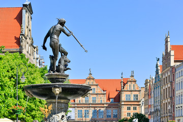 Gdansk Dluga Street and Neptun Fountain © espiegle