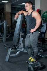 Fototapeta na wymiar bodybuilder in the gym