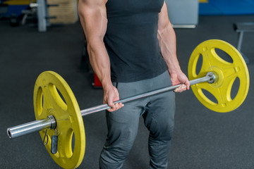Obraz na płótnie Canvas bodybuilder in the gym