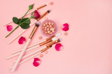  Cosmetics and makeup brushes