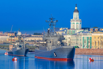 Fototapeta premium Panorama of Saint-Petersburg. View of St. Petersburg. Vasilievsky Island. The Palace Bridge. Dawn over St. Petersburg. Panorama of Russia. Cities of Russia.