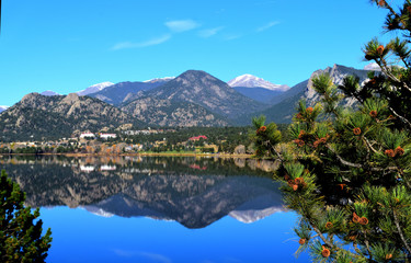 Fototapeta na wymiar lake in mountains with reflections