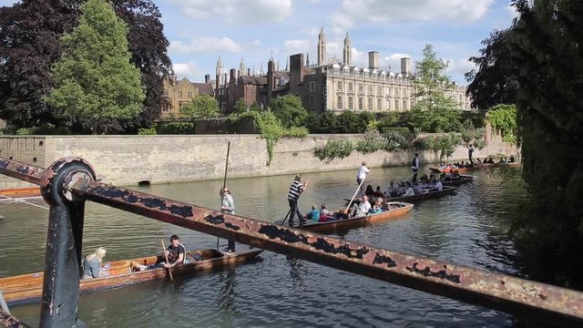 Punting in River Cam, Cambridge, Cambridgeshire, England, UK, Europe