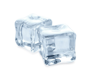 Obraz premium Crystal clear ice cubes on white background
