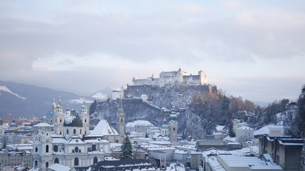Fototapeta premium Widok na zimny Salzburg.