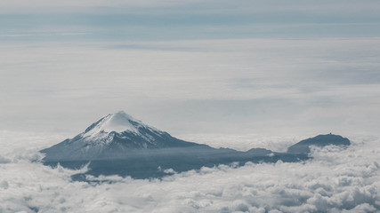 Naklejka na ściany i meble Pico de Orizaba (Citlaltépetl), mexico | foto taken from the air