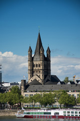 Fototapeta na wymiar Great St. Martin Church and colorful houses in Cologne, Germany,2017