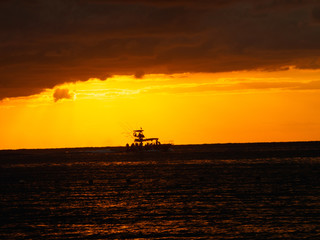 Obraz premium Scuba Boat at Sunset