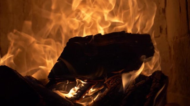 Firewood burning and exploding in a tile stove / cockle 180 fps slow motion
