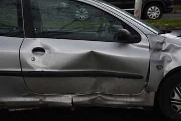 Obraz na płótnie Canvas damaged car door