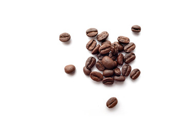 Naklejka premium Coffee beans isolated on white background. Close-up.