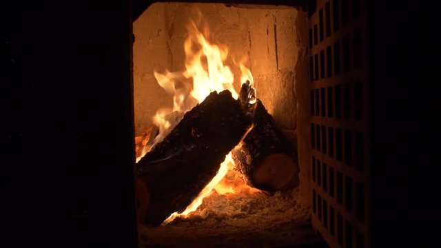 Firewood burning in Tile Stove / Cockle