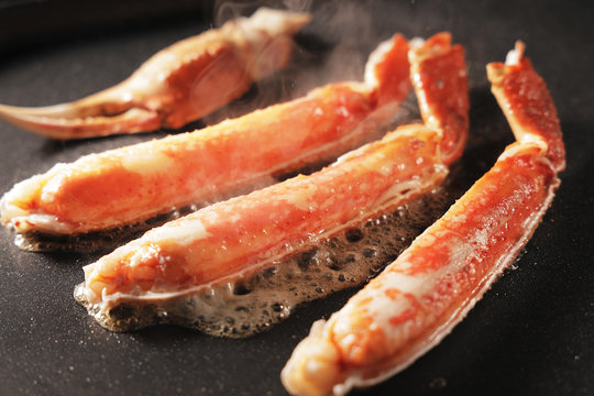 ズワイガニ　Baked snow crab legs image