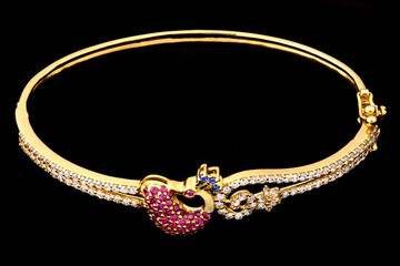 Bracelet from pure gold