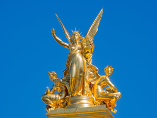 Fototapeta na wymiar Roof statue of Palais Garnier