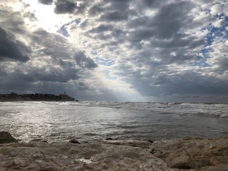 Obraz premium clouds over the sea in Tel Aviv, Israel 