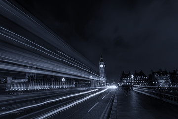 Fototapeta na wymiar Night traffic on Westminster Bridge, long exposure
