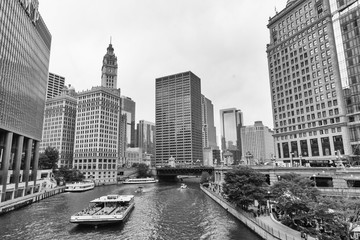 Fototapeta na wymiar CHICAGO - JUNE 21: The Chicago River on June 21, 2018 in Chicago, Illinois. The Chicago River serves as the main link between the Great Lakes and the Mississippi Valley waterways