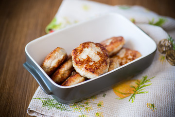 fried meat patties in a ceramic bowl