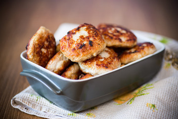 fried meat patties in a ceramic bowl