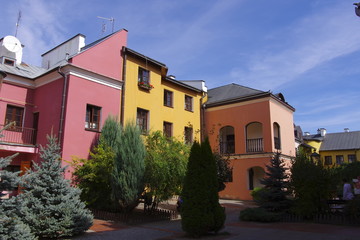 Bunte Häuser einer Stadt