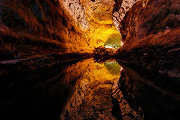 Lanzarote, Spanien, Kanarische Inseln, Spain, Cueva de los Verdes, laengster  Lavatunnel der Welt, Hoehle, unterirdischer See, Spiegelung