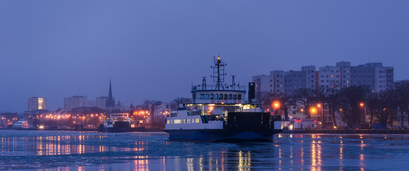 Fototapeta na wymiar PUBLIC TRANSPORT - Passenger and car ferry crossing for the inhabitants of the port city of Swinoujscie 