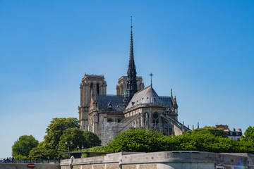 Fototapeta na wymiar Exterior view of the famous Notre-Dame Cathedral via the rivier