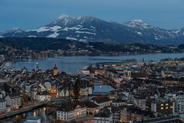 Luzern by night, mit See und  Rigi, Luzern, Schweiz