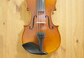 Fototapeta na wymiar 子供サイズのバイオリン