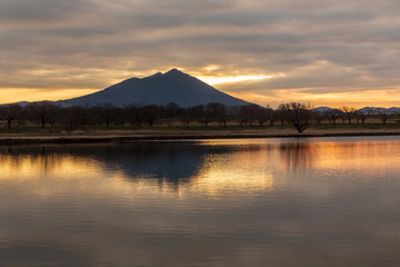 母小島遊水地から夜明けの筑波山