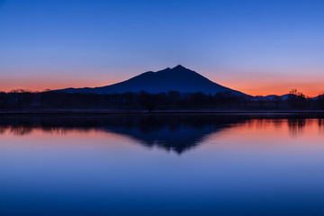 母小島遊水地から夜明けの筑波山