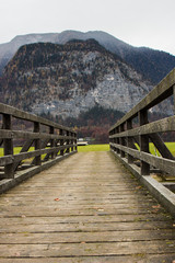 Obraz premium Puente antiguo de madera en Hallstatt