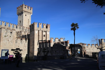 Fototapeta na wymiar Sirmione del Garda - il Castello