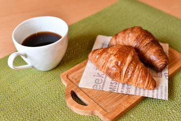 クロワッサンとコーヒー