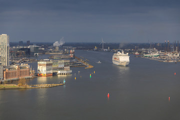 Fototapeta premium Widok z lotu ptaka na port w Amsterdamie