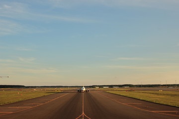 滑走路と飛行機