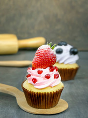 cupcake  with fresh strawberry