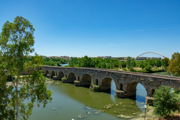 Fototapeta na wymiar Roman Bridge from the Arab Alcazaba of Merida, In Spain