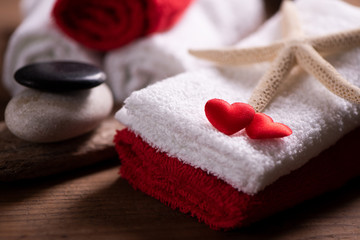 Obraz na płótnie Canvas Wellness docoration on valentine's day with towels and stones