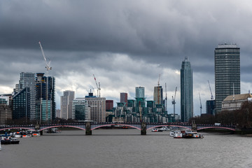 Obraz premium London City View with bridge, skyscrapers, cranes and boats