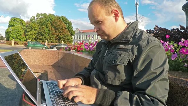 Young modern businessman freelancer working on laptop