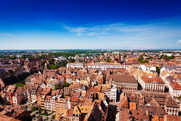 Obraz premium Cityscape of Strasbourg and Ill river from above