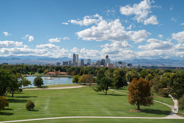 City Park & Downtown Denver sunny fall landscape - obrazy, fototapety, plakaty