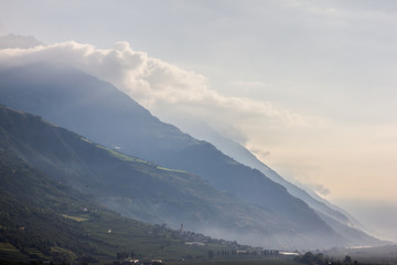 Tschars in Südtirol im mythischen morgendunst