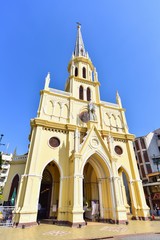 Fototapeta premium Yellow Building of the Holy Rosary Church in Bangkok, Thailand