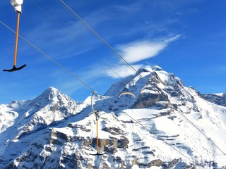 Skilift im Winter in den Alpen, Schweiz