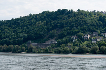 Fototapeta na wymiar Deutschland Rheintal Burg Rheinstein und Umgebung