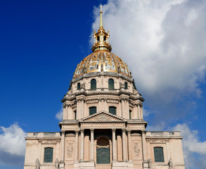 Fototapeta na wymiar chiesa famosa di parigi illuminata dal sole