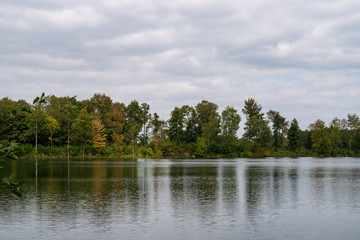 Fototapeta na wymiar Blick über den Heidesee in Bottrop, Deutschland